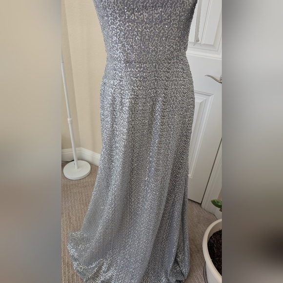 NWT Morilee Madeline Gardner Silver Sequin Gown Size 10 - Picture 4 of 16